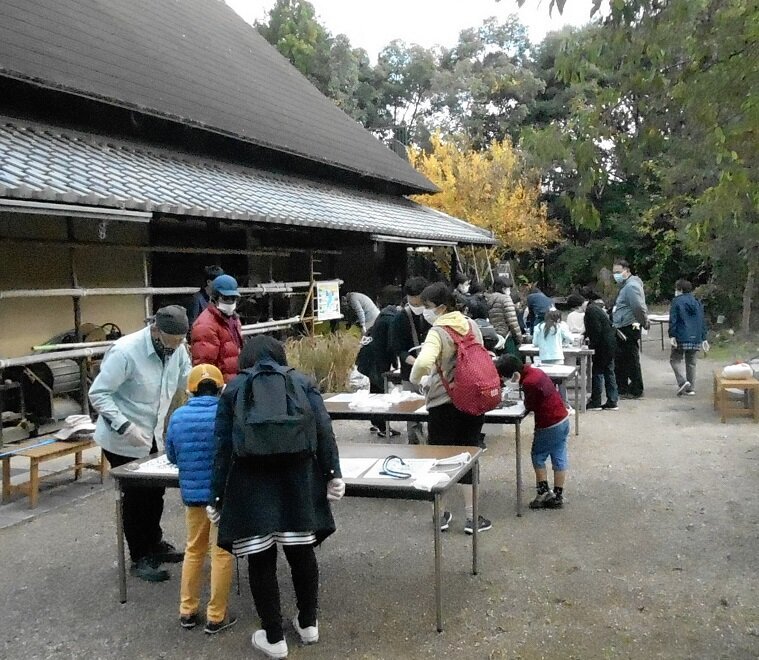 【田んぼ体験】生活実験工房 田んぼ体験 土の中の小さな生き物を探そう