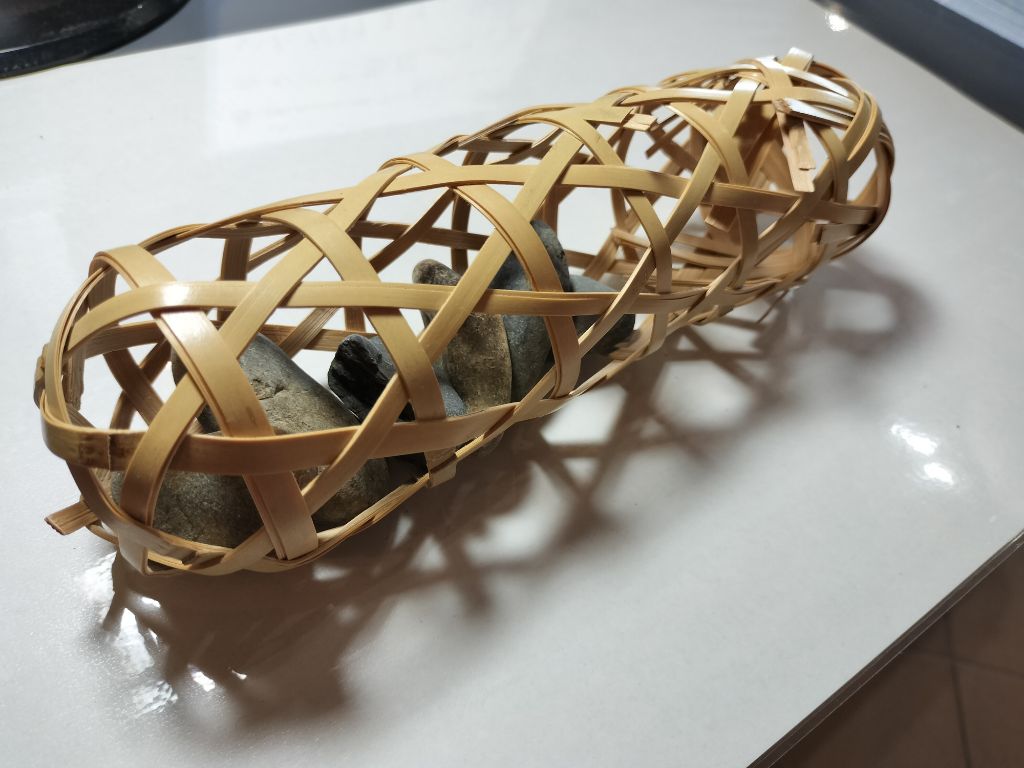展示室入り口蛇篭１.jpg